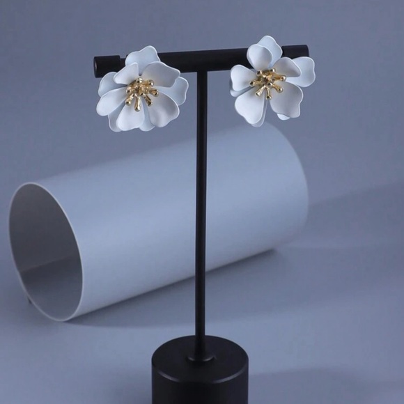 White Flower Studs Earrings - Picture 6 of 7